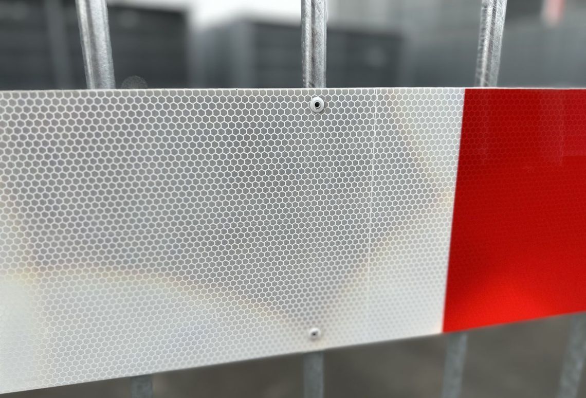 Dranghek 18 spijlen | Bevestiging popnagel wit