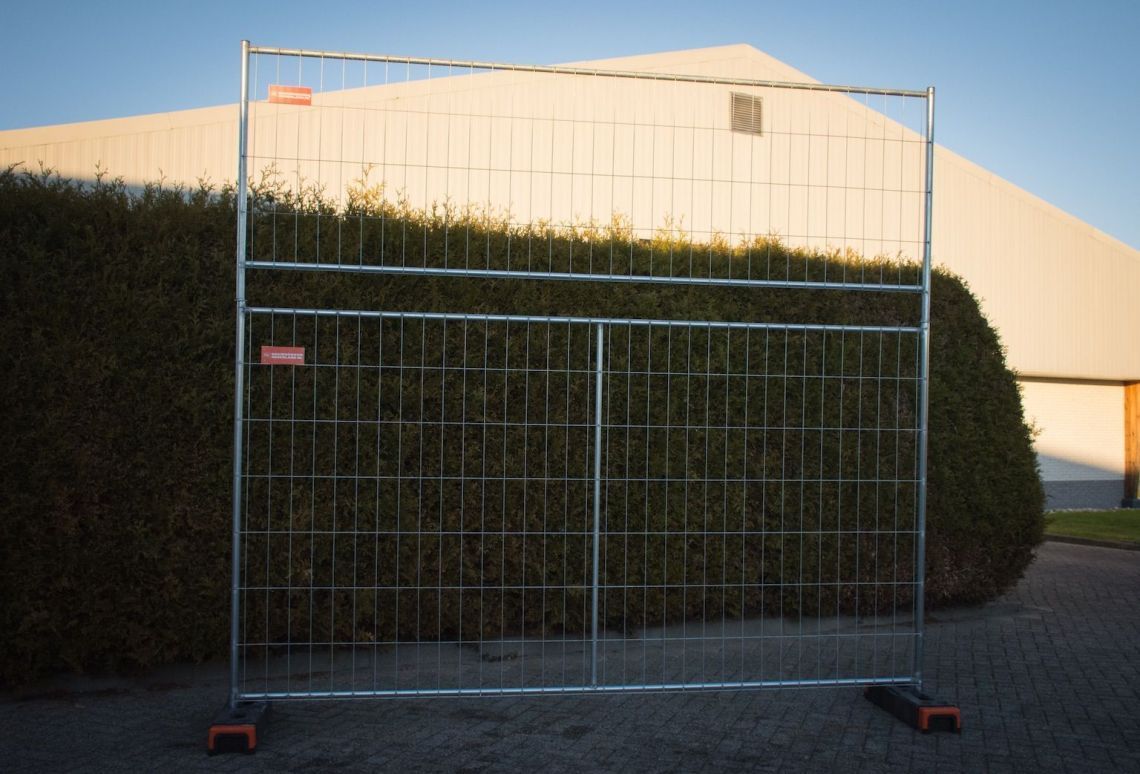 Verlengbuizen voor opzethek bevestigd op bouwhek 