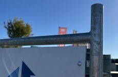 Reclame frame met bord - bevestiging