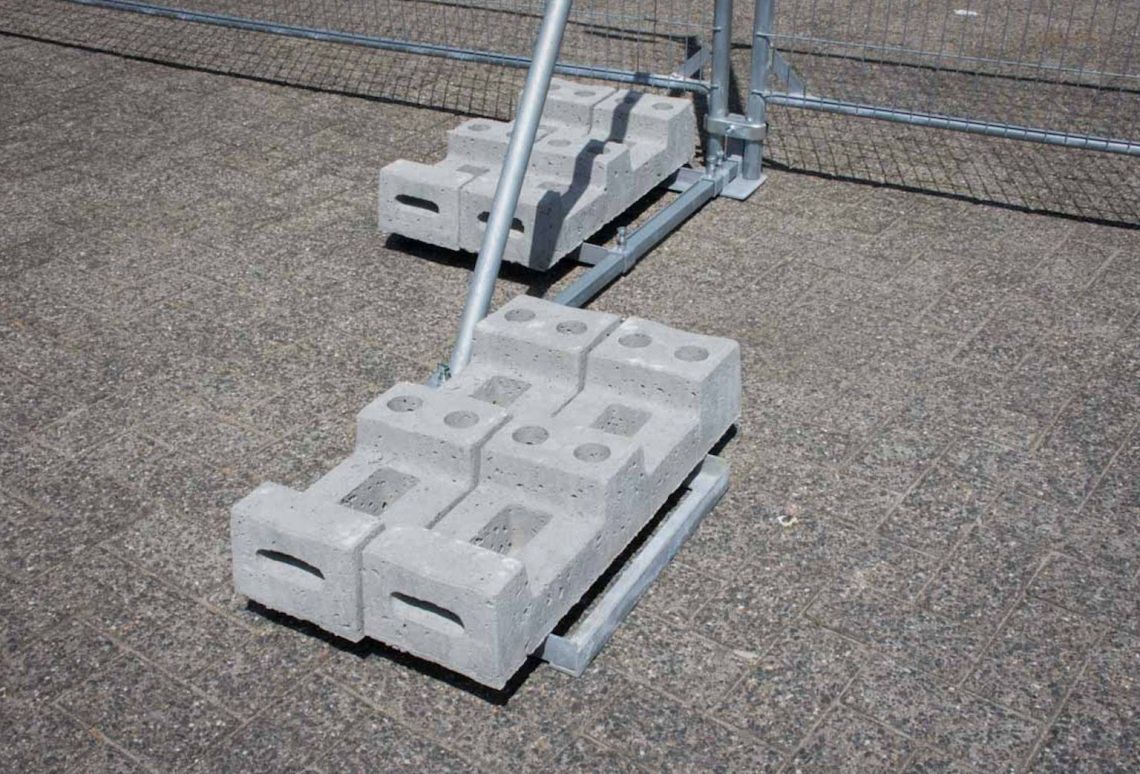 Schoorset - Windbreker | U kunt gebruik maken van betonvoeten als ballast