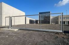 Schuifpoort Semi permanent - zijaanzicht - gemonteerd