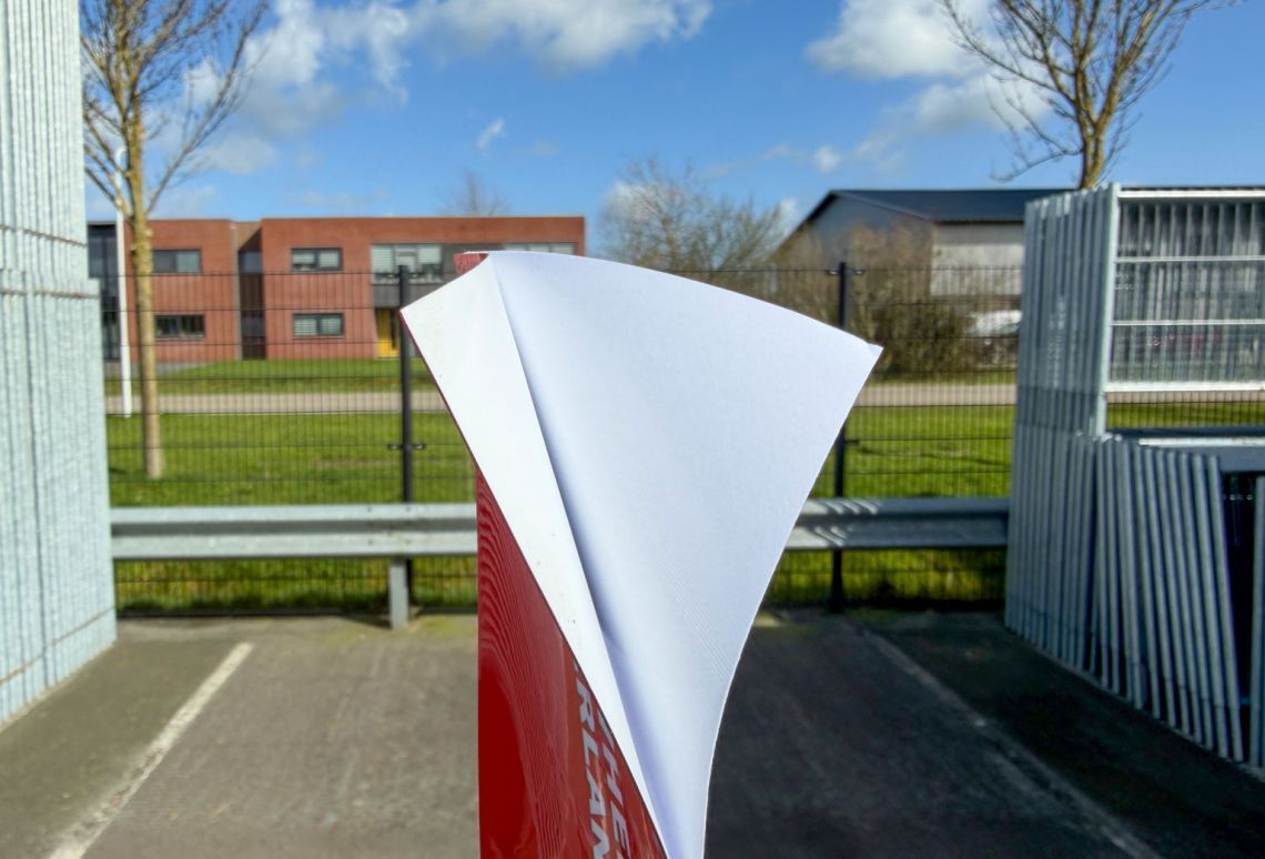 Slagvaste sticker plakrand voorbeeld