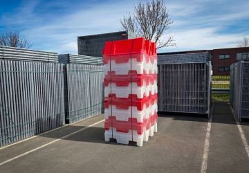 Water barrier gevuld 24 stuks Rood een Wit pallet