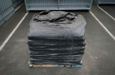 Zandzak PVC zwart 70 stuks op pallet bekleed voor transport