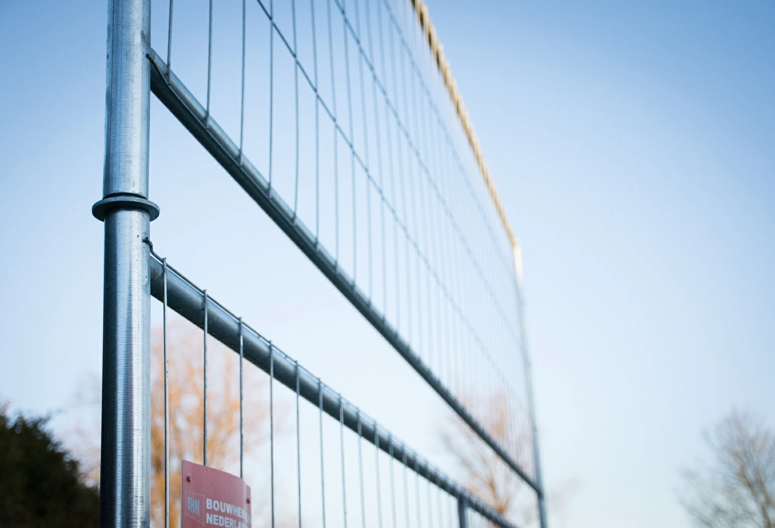 Extra hoog hekwerk maken