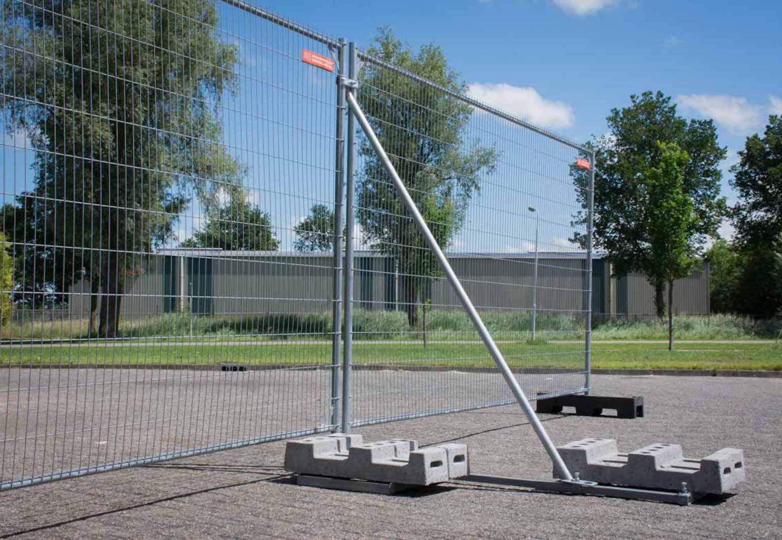 De juiste bouwhek accessoires selecteren